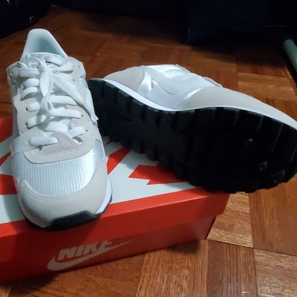 nike air max motion two